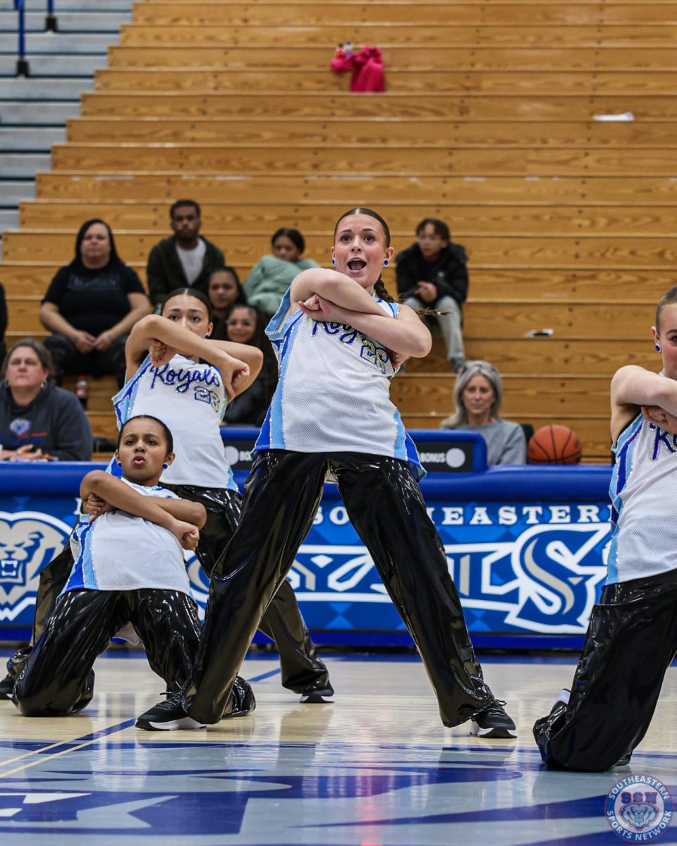 Senior Natalie Gerig preforms the team's Hiphop routine at Hamilton Southeastern on Dec. 12, 2025.