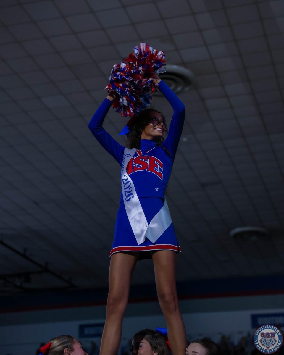 Senior Cheerleader Kiersten Alvarado